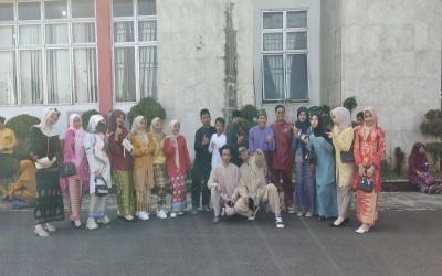 Mahasiswa UNISSAS Ikuti Upacara Hari Pendidikan Nasional di Halaman Kantor Bupati Sambas